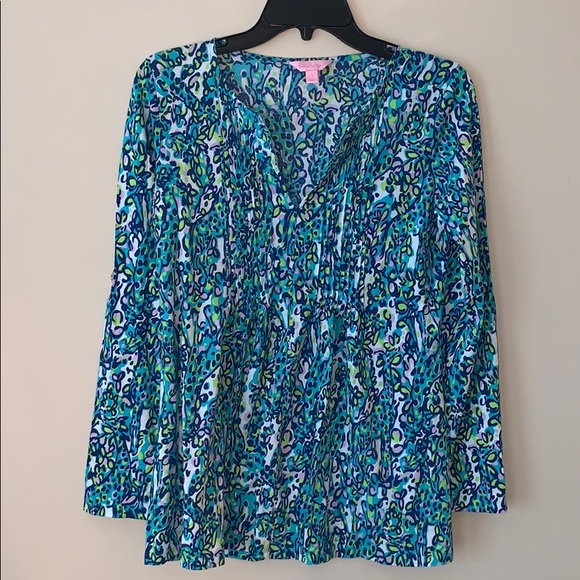 Lilly Pulitzer Tops - Lilly Pulitzer it’s a stretch top size Small